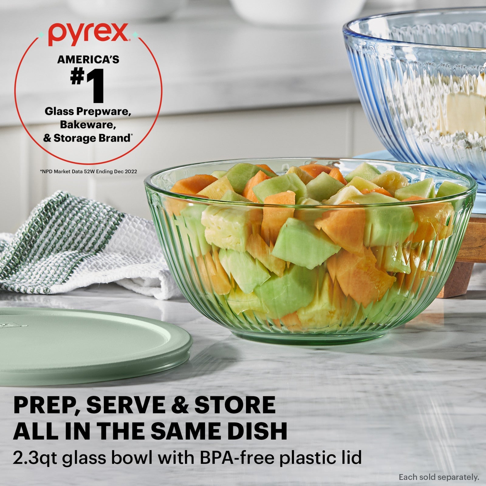 Pyrex® Colors Sculpted Tinted 2.3-quart Mixing Bowl with Lid. Green - Image 2